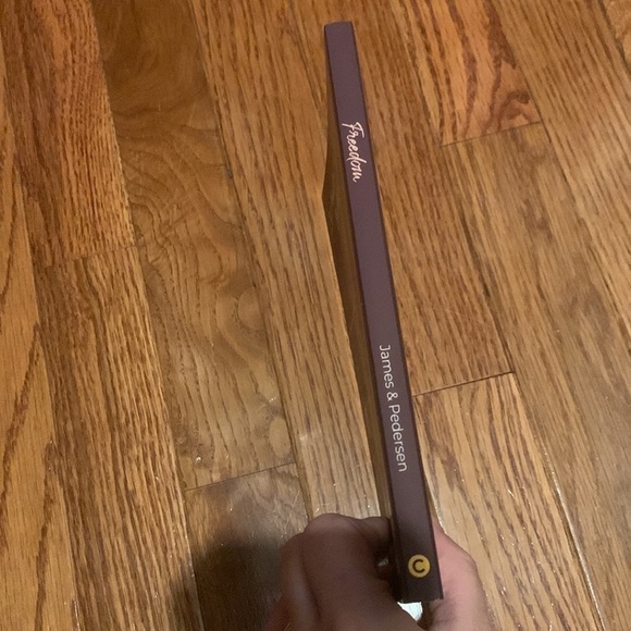 (BOOK) Freedom: Letting Go and Embracing Christ (A Thrive Moms Bible Study) - Picture 3 of 9